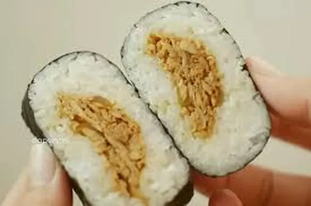 onigiri ayam suwir