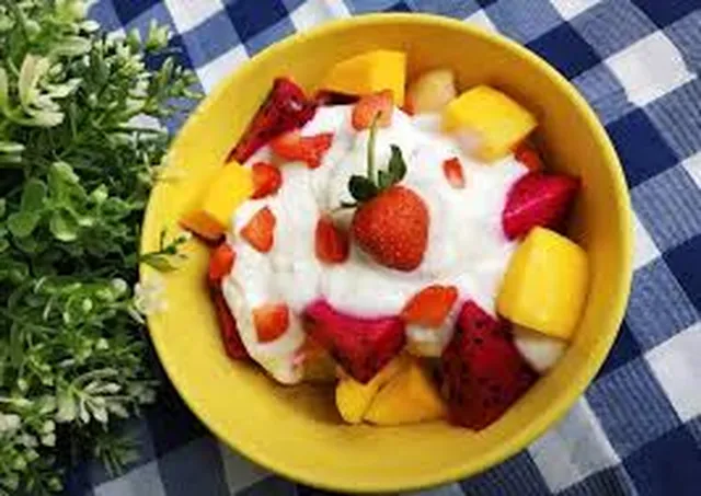 salah buah yogurt